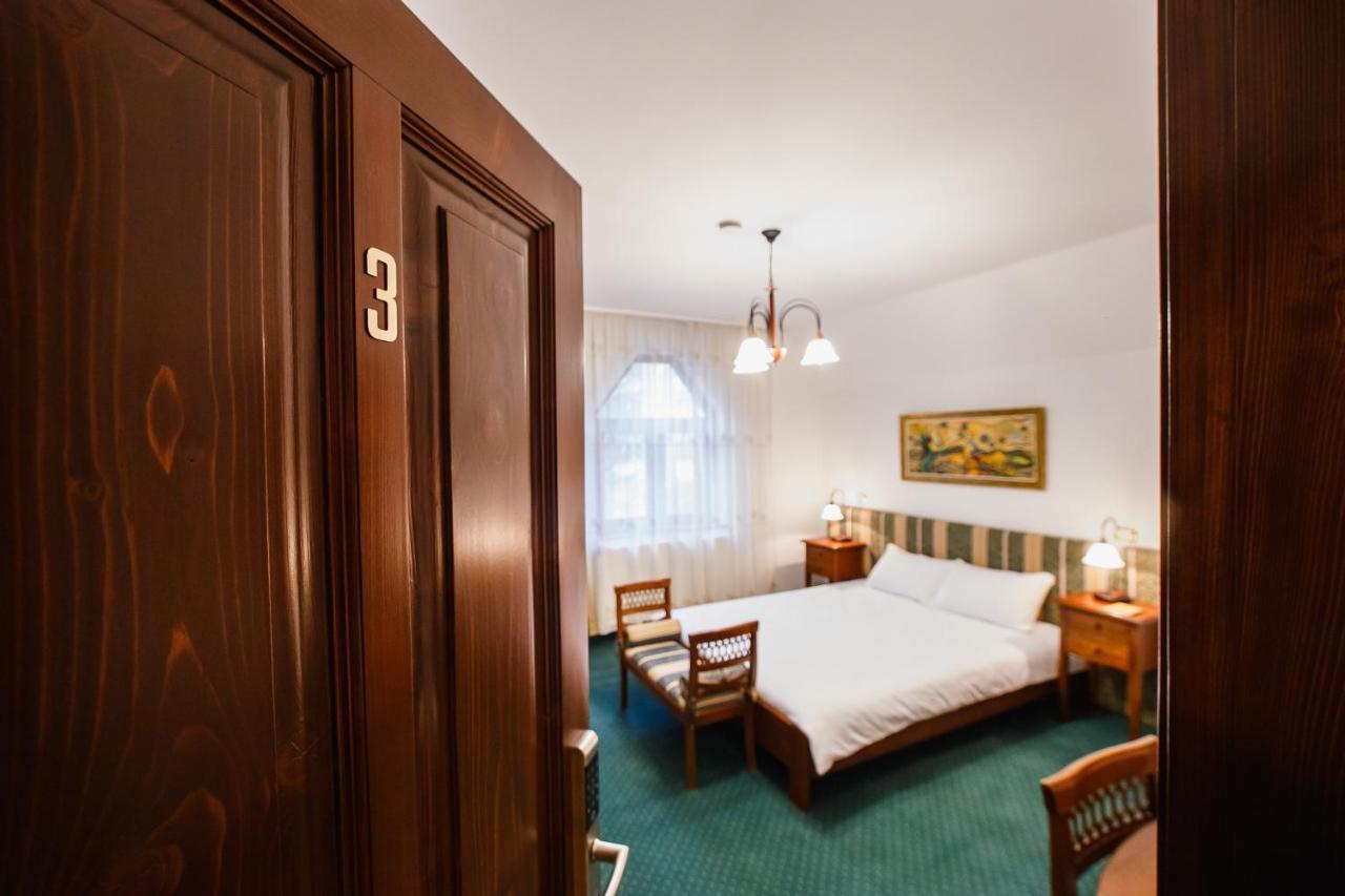 Casa 3 Guesthouse Орадя Экстерьер фото